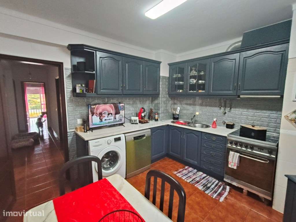 Apartamento T2 com boas áreas e arrecadação - Grande imagem: 5/21