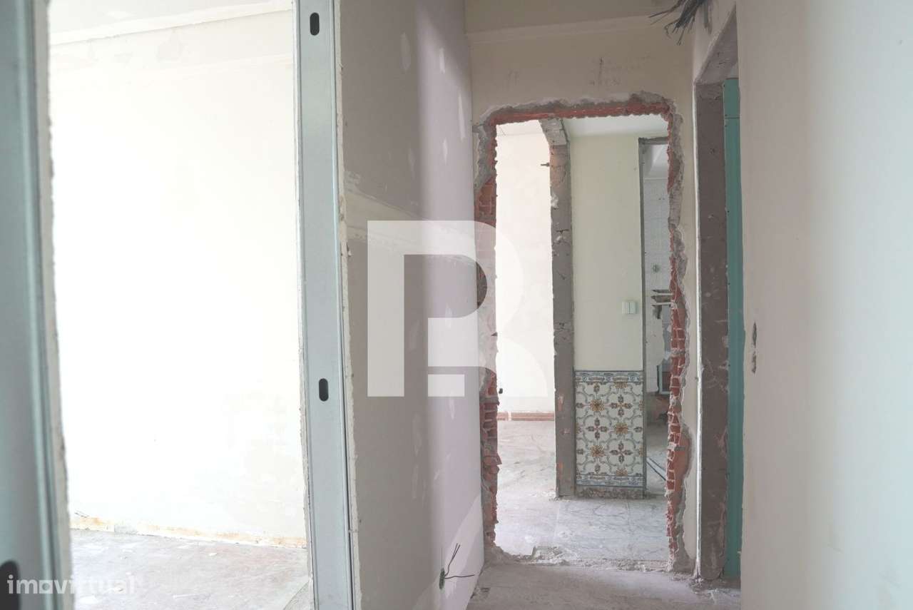 Apartamento T3 totalmente remodelado em Benfica-5