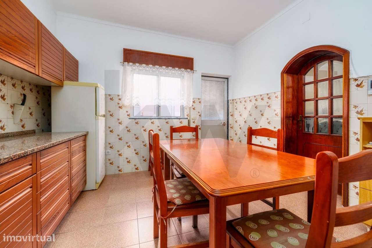 Apartamento T3 com espaço exterior no centro de Vila Real de Santo Ant-4