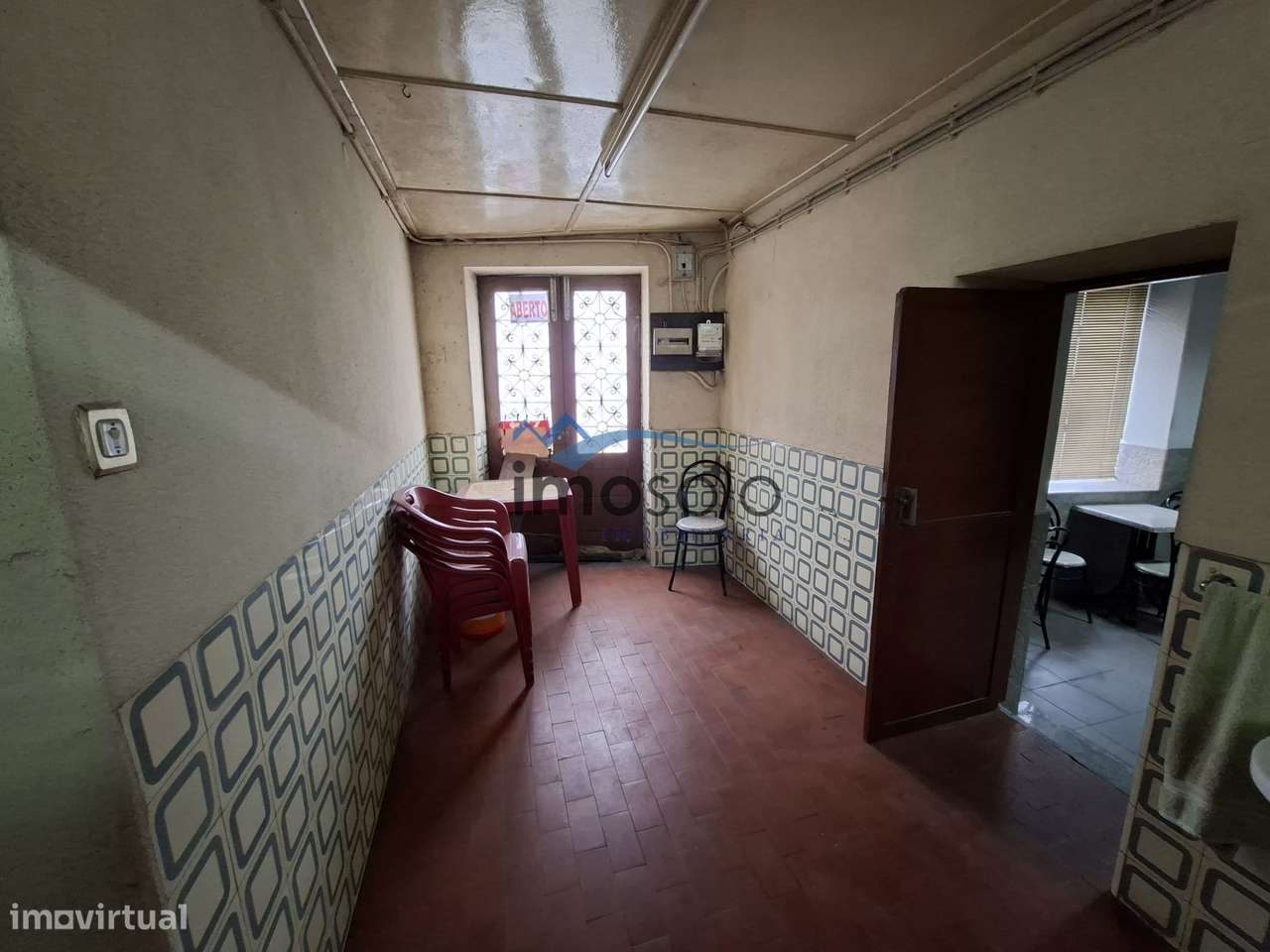 Moradia T2 com Oportunidade de Recuperação e Negócio Integrado-14