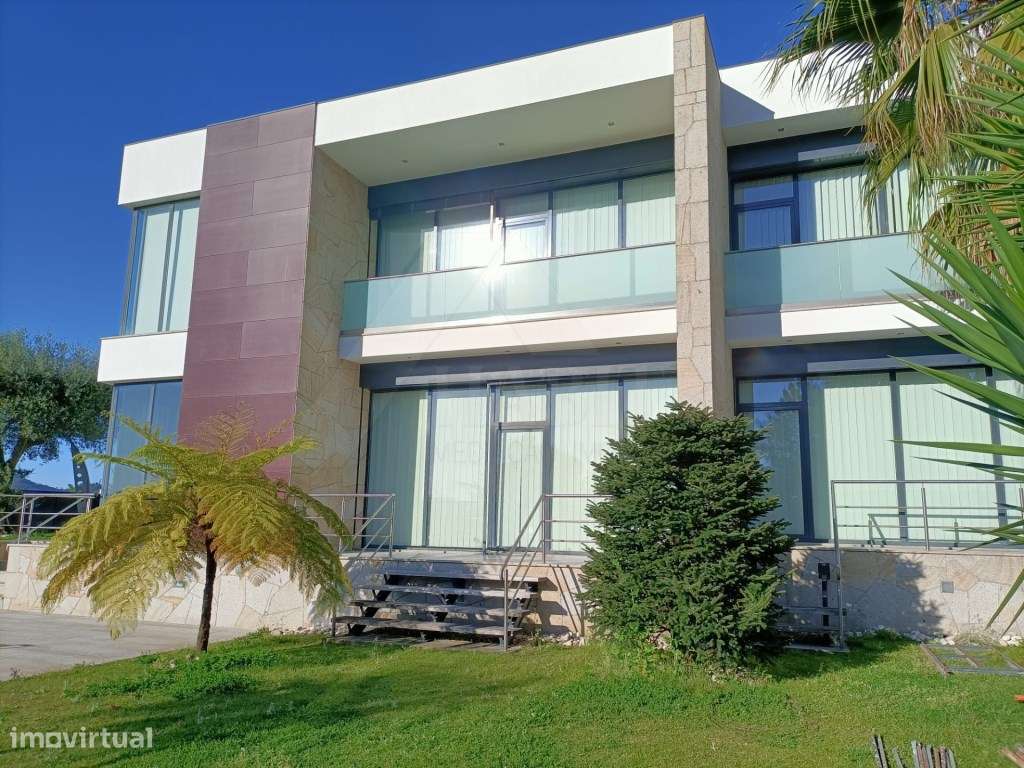 Moradia de luxo com piscina - Grande imagem: 3/19