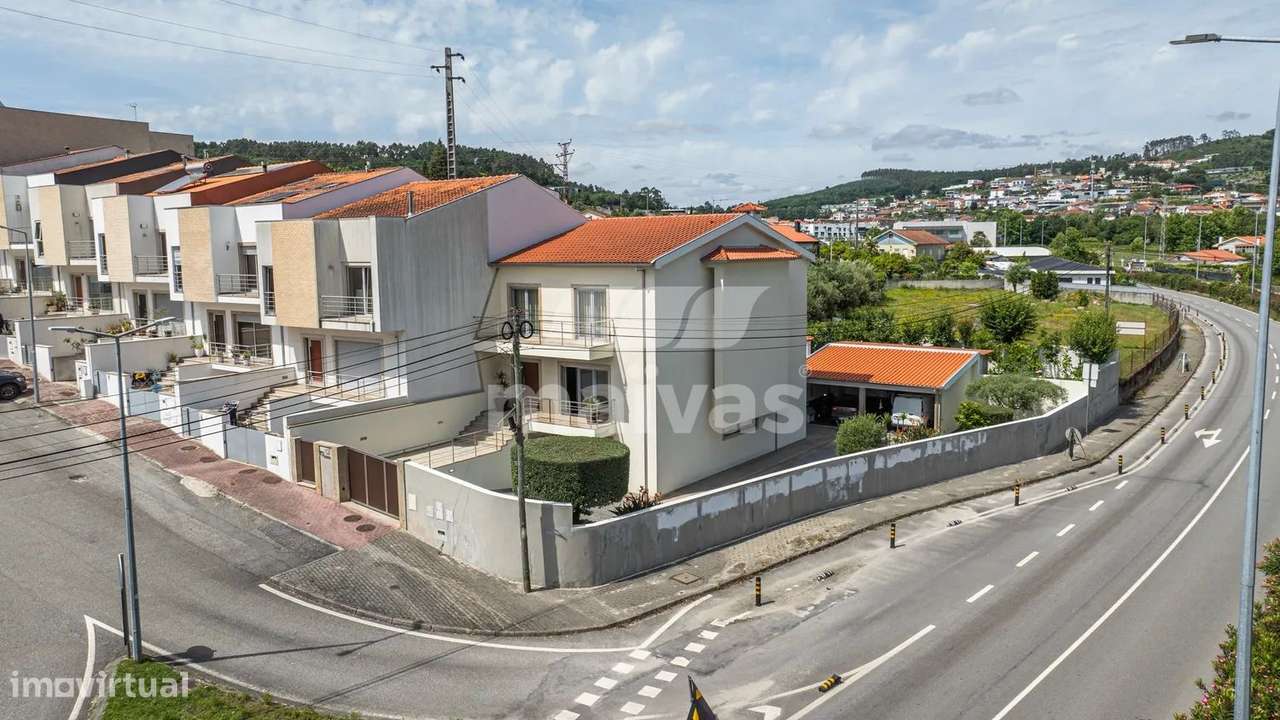 Moradia Gaveto T4-1
