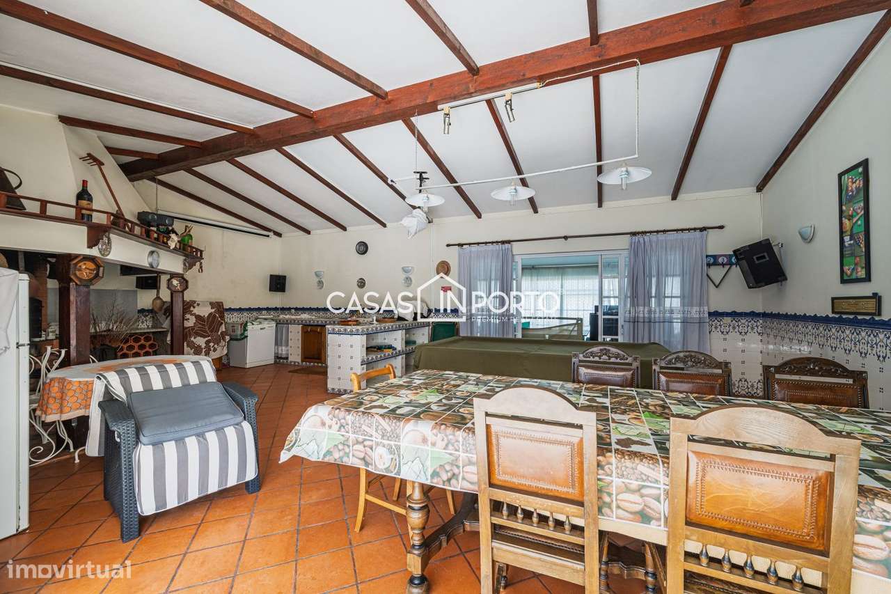 Moradia V5 - Estilo Americano com Piscina e Campo de Ténis – Entre-19