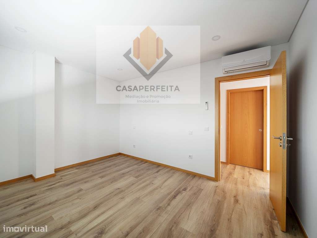 Apartamento T2 Novo com Varanda e Lugar de Garagem - Pedroso-18