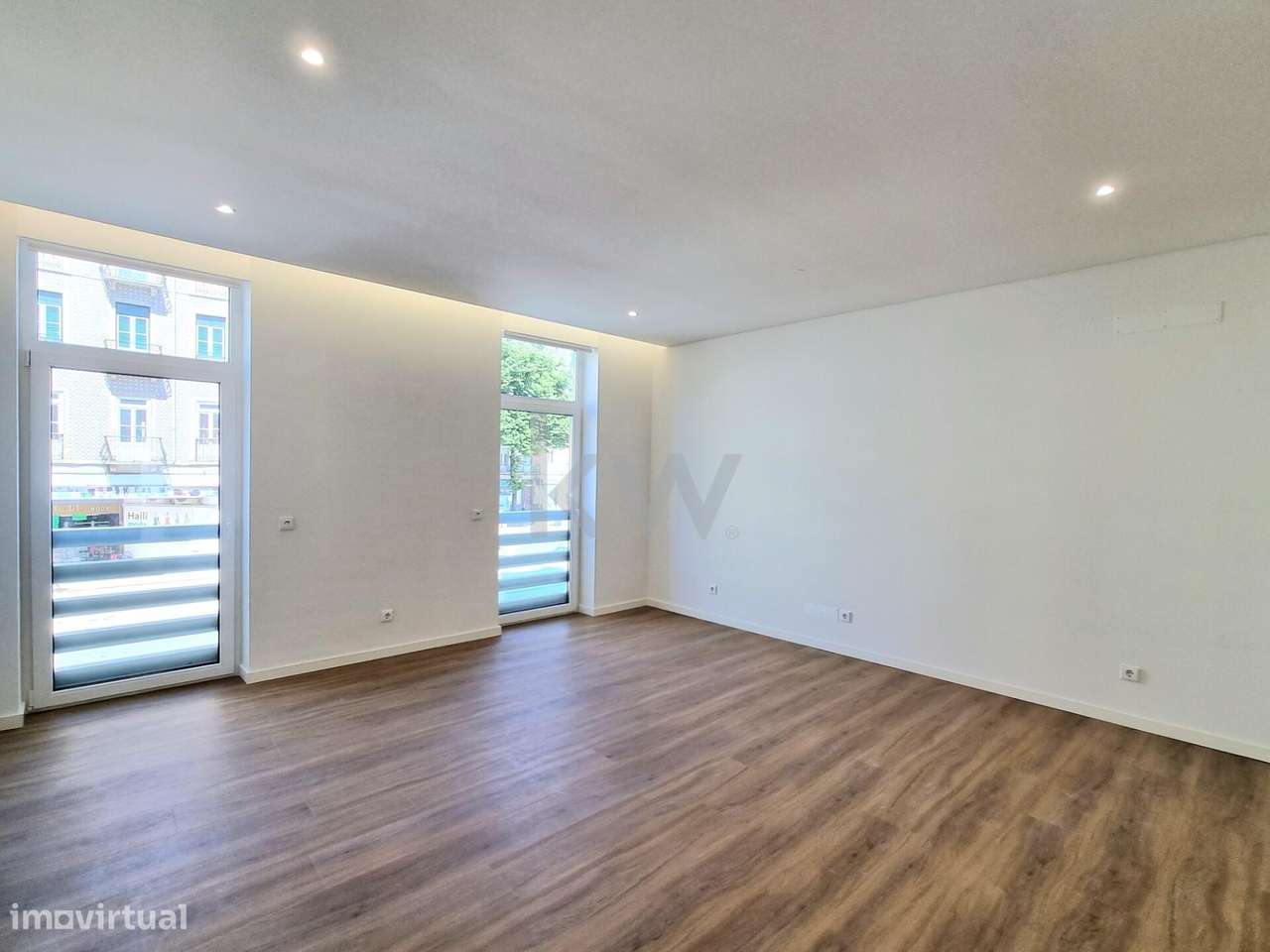 Apartamento T2, com terraço e garagem na praça do Chile - Grande imagem: 5/14