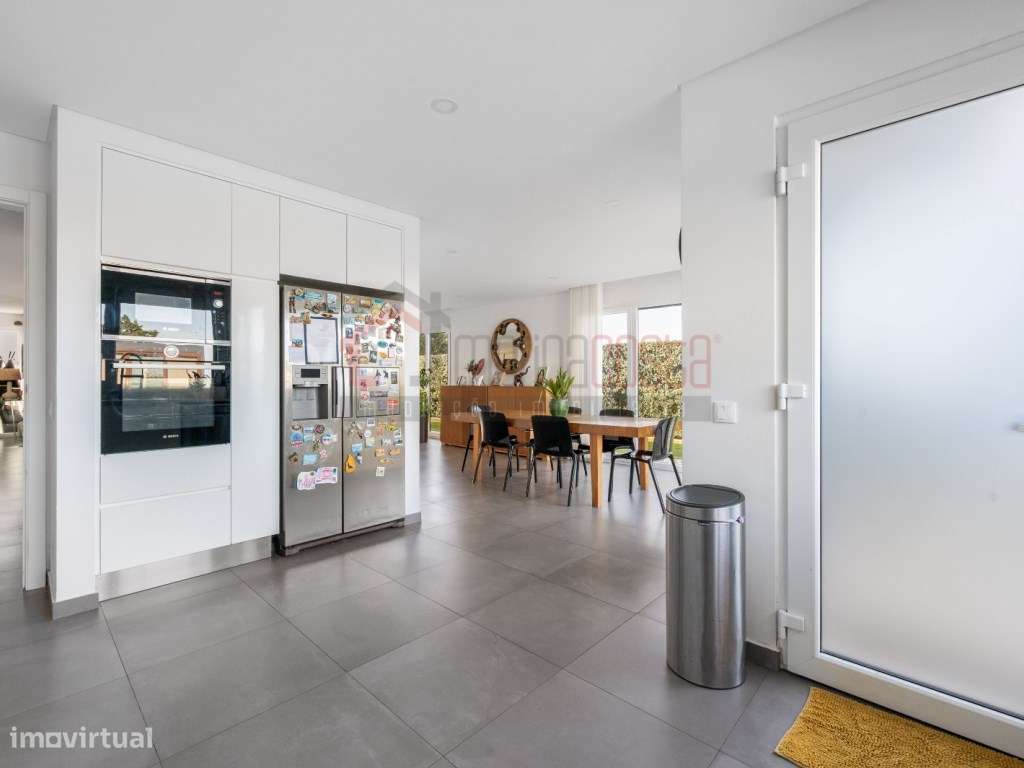 Moradia de Luxo T3 com Piscina e Vista Mar-13