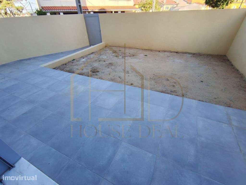 MODERNO Apartamento T1 com Logradouro. Quinta do Conde-4