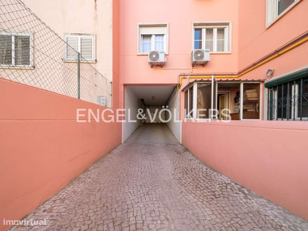 Apartamento para remodelação com estacionamento no Areeiro-20