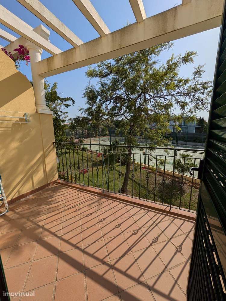 ✨ T2 com piscinas, jardins e varanda em Alporchinhos – a 3 min da prai-8