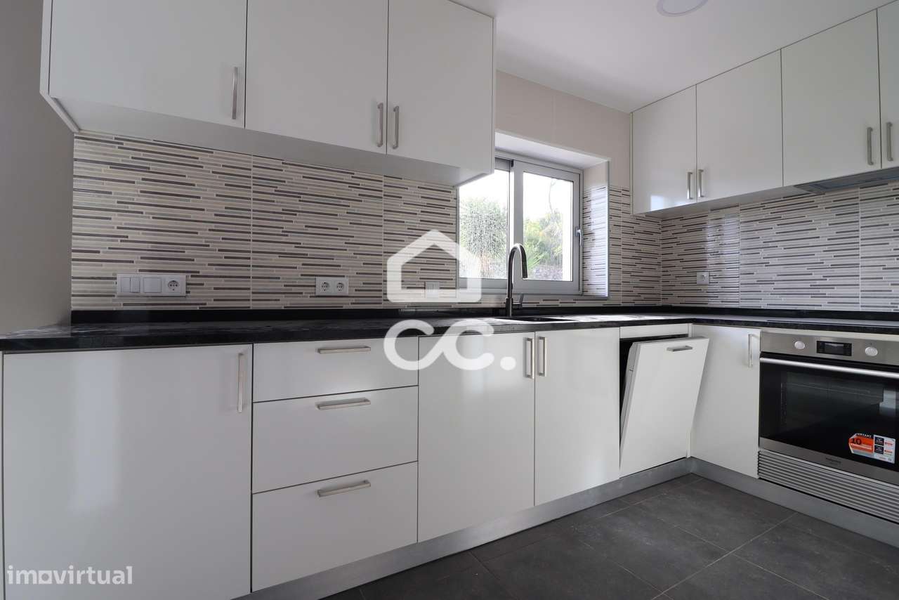 T2 com garagem Totalmente Remodelado em Santa Clara - Grande imagem: 2/16