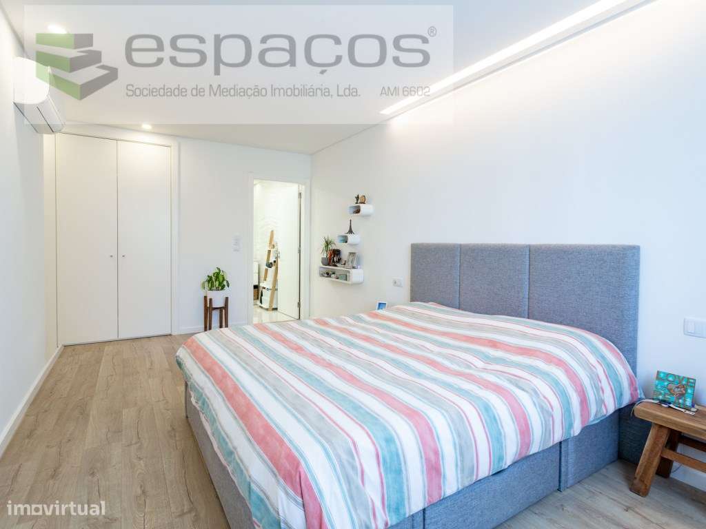 T3 com Terraço amplo e orientação solar a sul e vista desafogada.-19