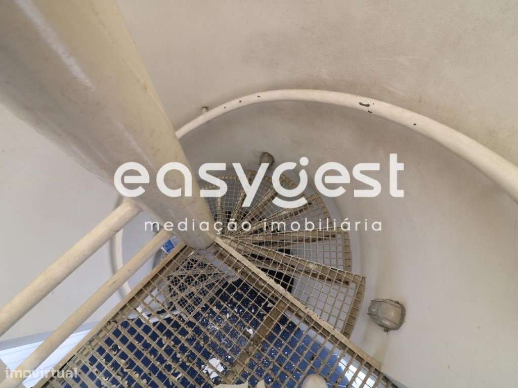 Antiga dependência bancária no centro Couço, com 344 m2 área útil - Grande imagem: 4/40