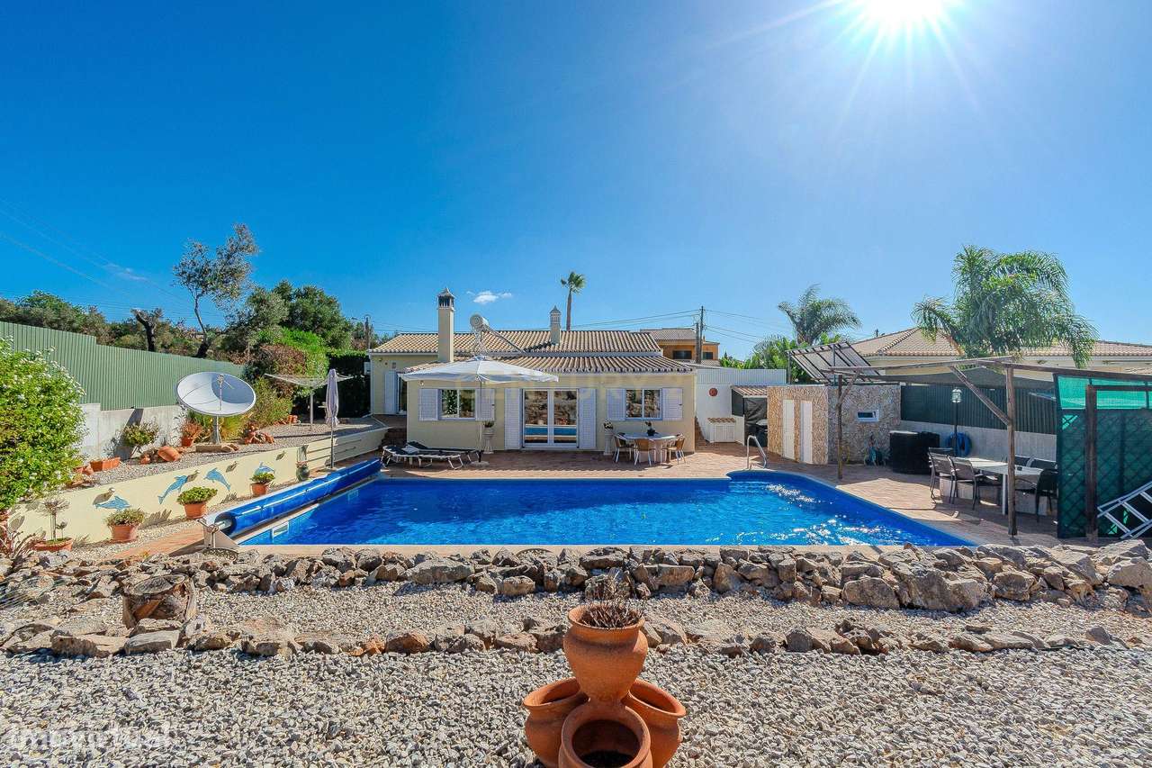 Moradia Térrea com Piscina e Jardim Paisagístico - Grande imagem: 4/46