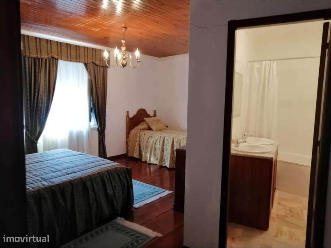 Moradia de Grande Dimensão com Potencial Habitacional, Turístico e de-41