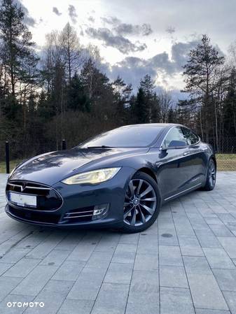 Tesla Model S - 3