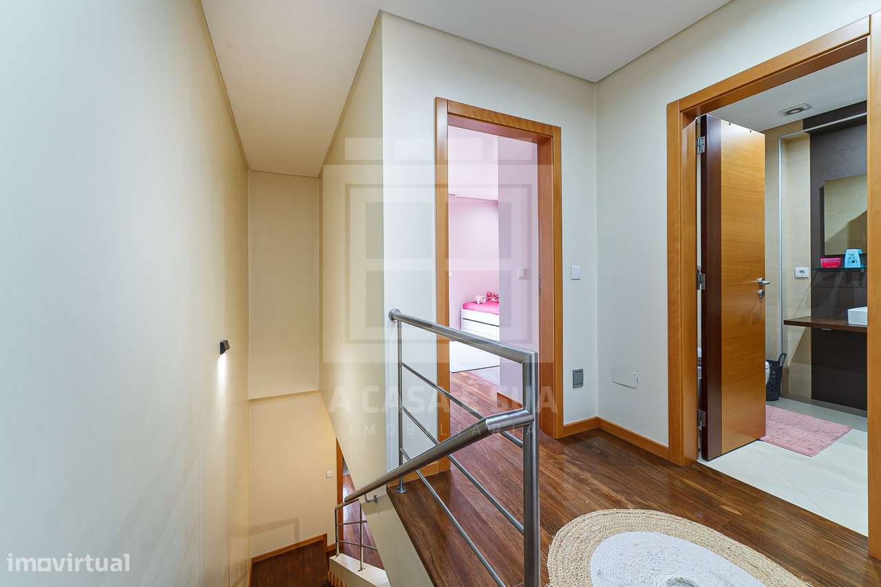 MORADIA T4+1 C/PISCINA EM COND FECHADO 3 FRENTES-10