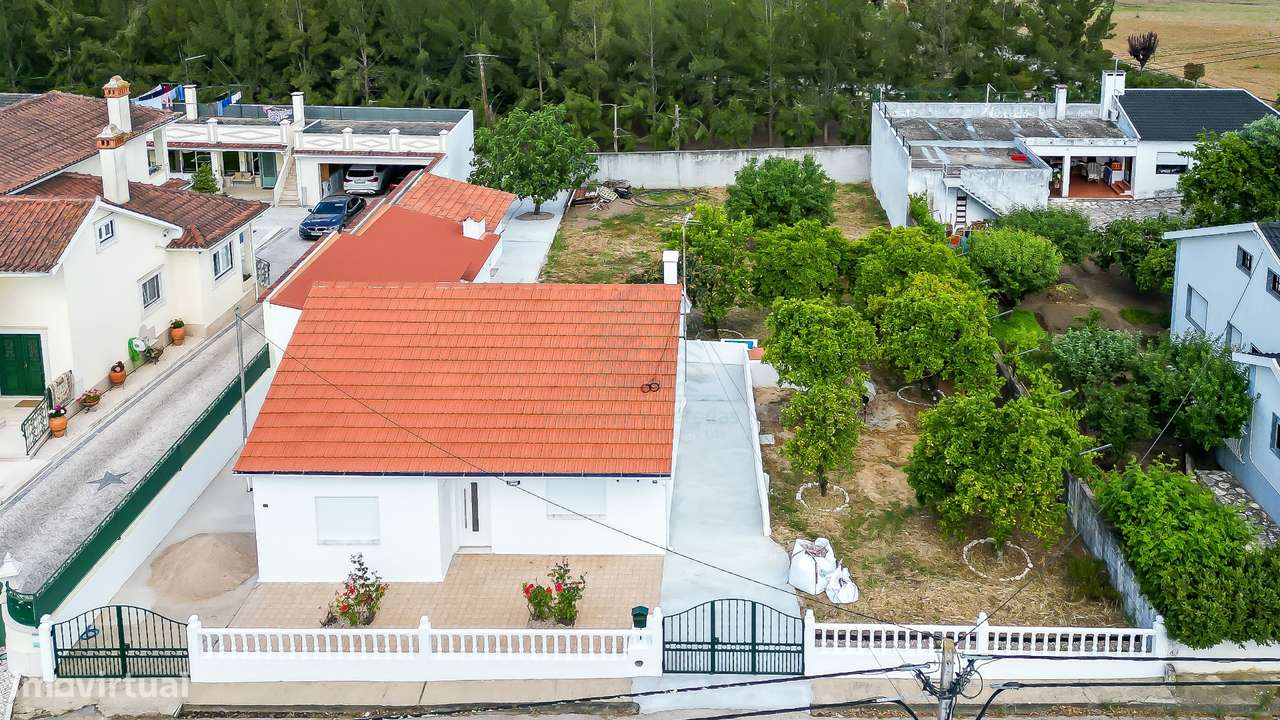 Moradia T3 remodelada com Anexos, Garagem e Poço.-43