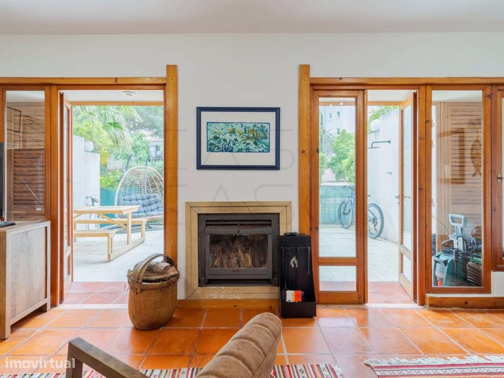 Moradia em Banda T2 com Jardim e Cave - Remodelada, com Potencial p... - Grande imagem: 3/17