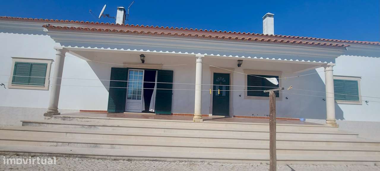 Quintinha T3+1 com sotão aproveitado em Pontével - Grande imagem: 4/15