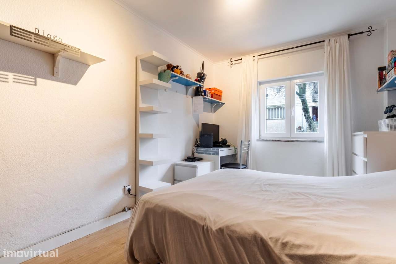 Apartamento T2 Remodelado em Marvila, Lisboa-12