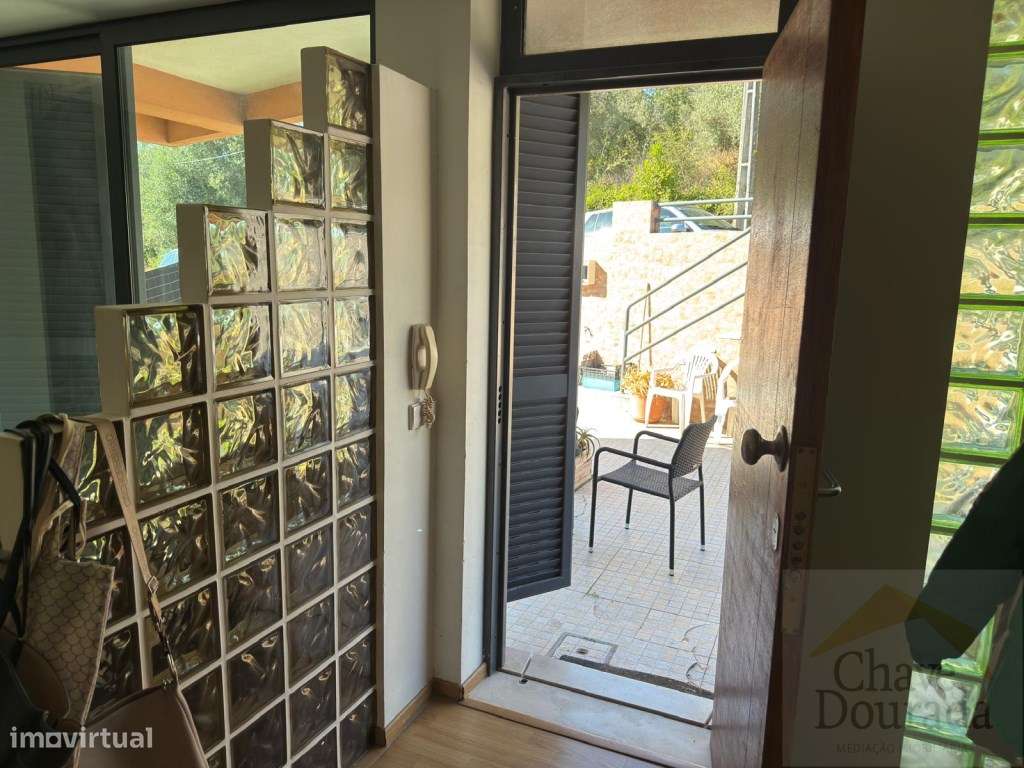 Moradia T3 com piscina, logradouro e terreno - Assafarge - Grande imagem: 3/28