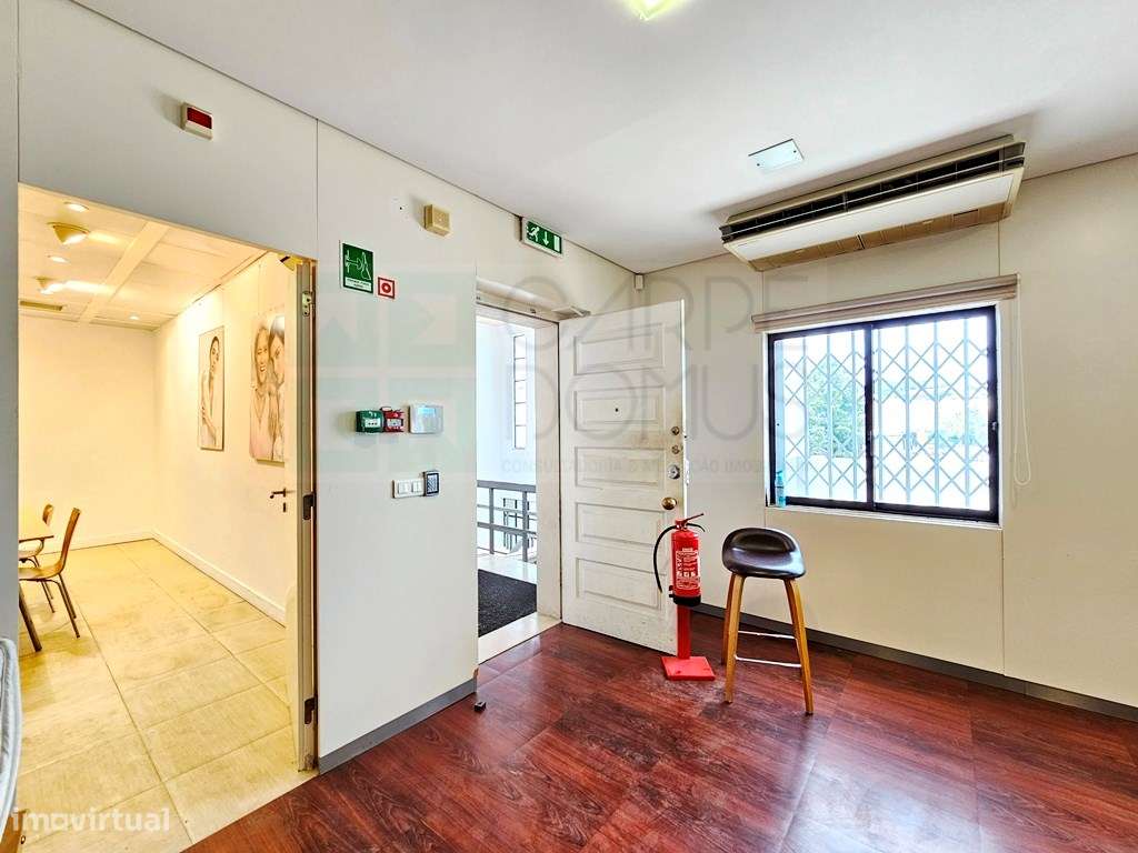 Espaçoso e funcional escritório com 600m2, em Carnaxide, Oeiras-51