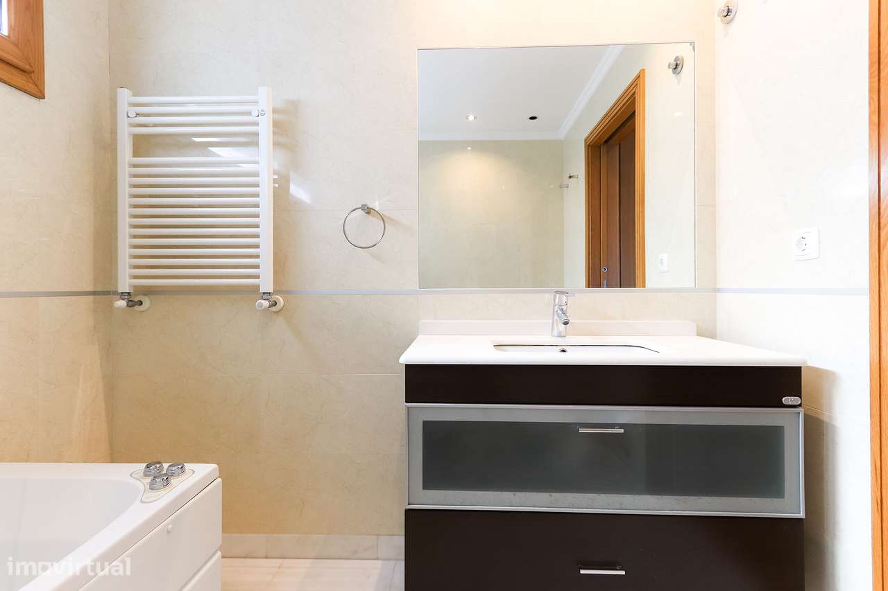 T2 em Pedrouços com box fechada - Grande imagem: 4/20