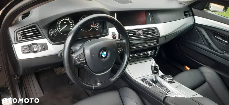 BMW Seria 5 525d - 26