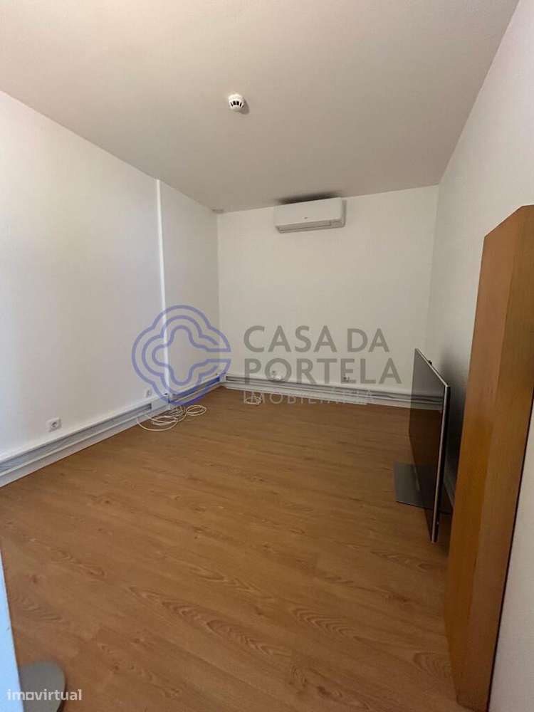 Escritório /Loja Premium nas Avenidas Novas para venda com 2 andares d-18