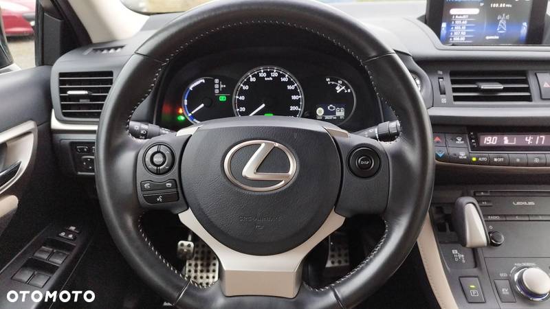 Lexus CT - 17