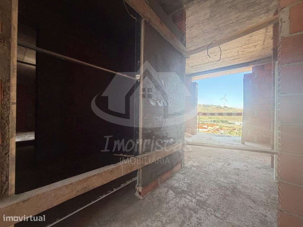 Moradia T3 com piscina, logradouro e varanda em condomínio privado ...-21