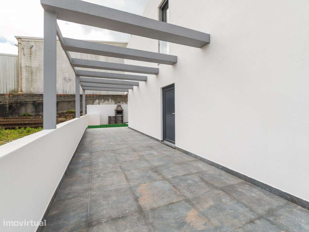 MORADIA NOVA T4 COM PISCINA - SERRA DE CASAL DE CAMBRA-51