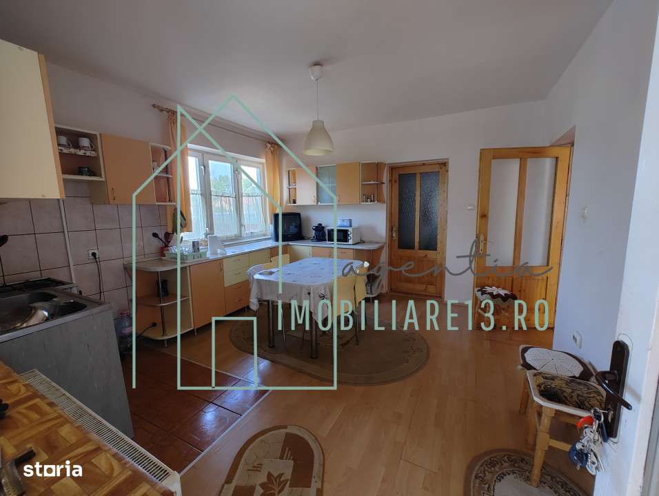 Casa de Vanzare in Sebes, zona rezidentiala linistita 871 mp teren - Imagine principală: 5/11