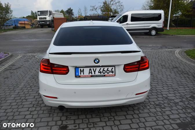 BMW Seria 3 316i Luxury Line - 10
