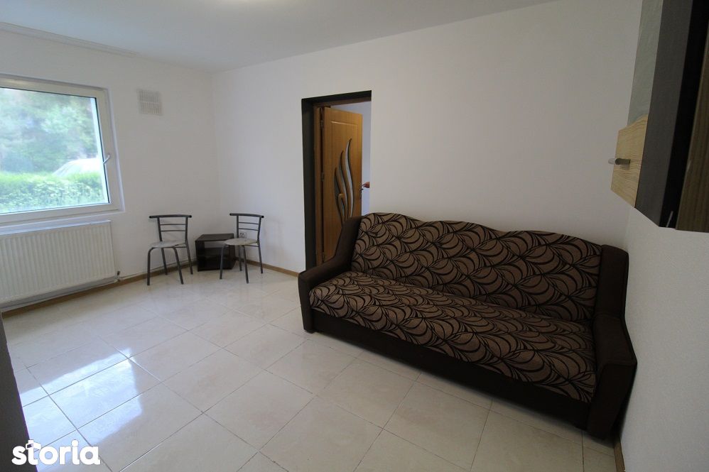 Vând apartament 2 camere în Hunedoara, zona Teatru-Cocsarilor, parter