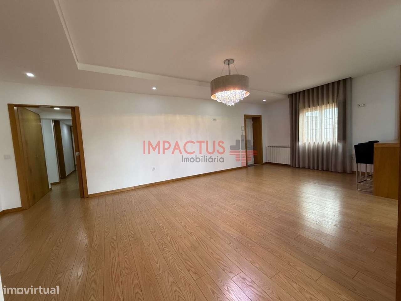 Imponente Moradia isolada com terreno de 1195m2-24