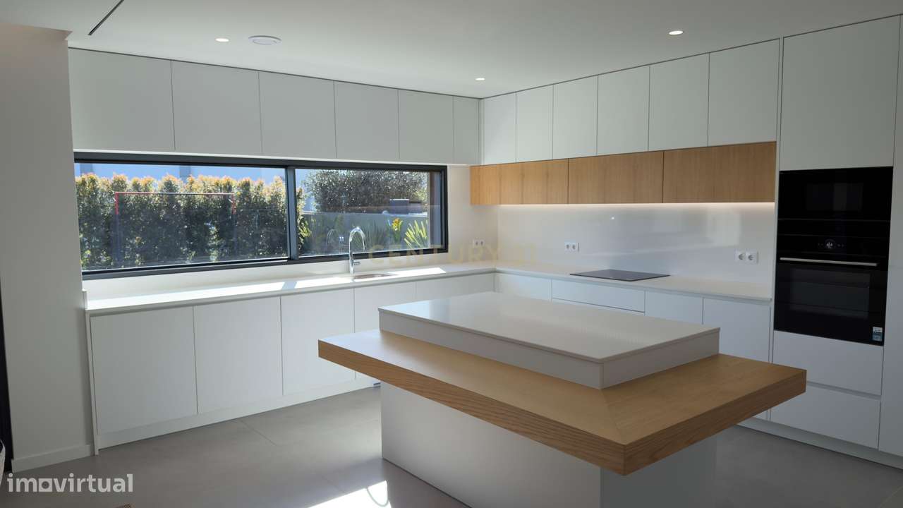 Moradia Contemporânea de Luxo em Azurara | Elegância, Privacidade e Di-15