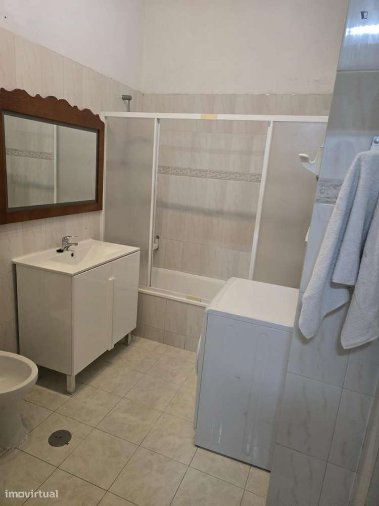 Quarto - localizado em Conchada Coimbra - Grande imagem: 3/9