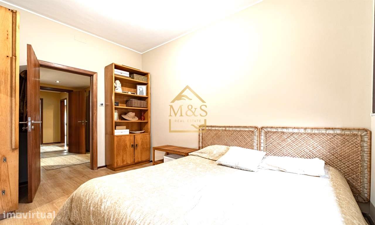 Apartamento T4 Remodelado, Terraço com 100m2,a 500Mts do Metro - Porto-16