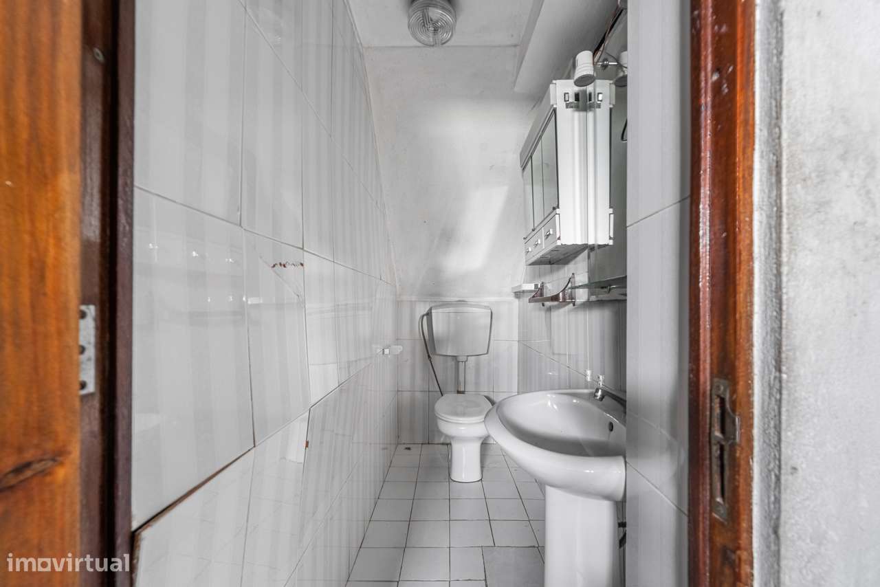 Moradia T4 de gaveto em Nogueira-25