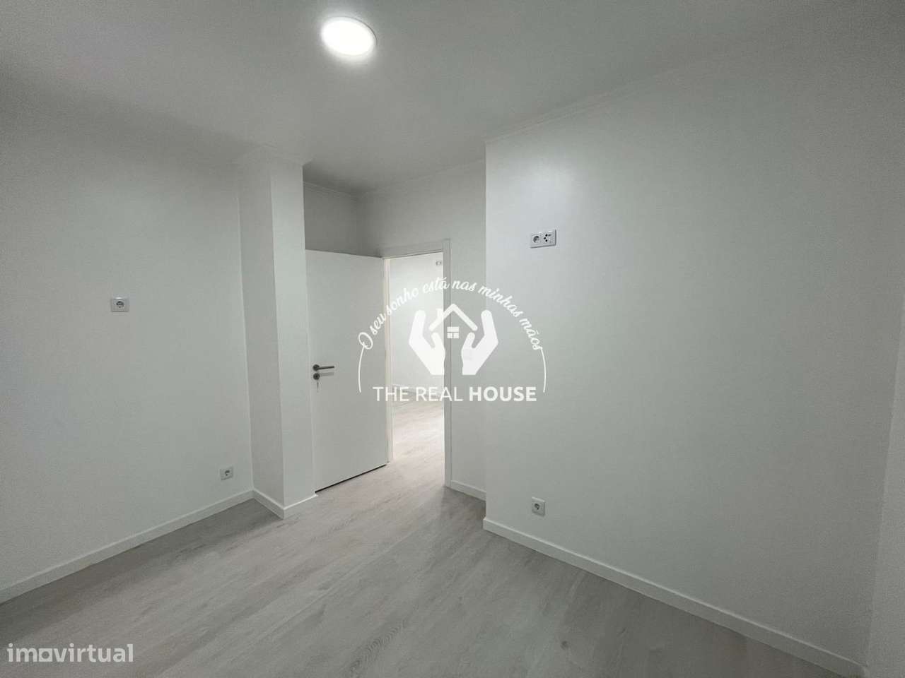 Andar de moradia T1+1-14