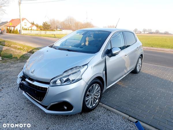 Peugeot 208 - 1