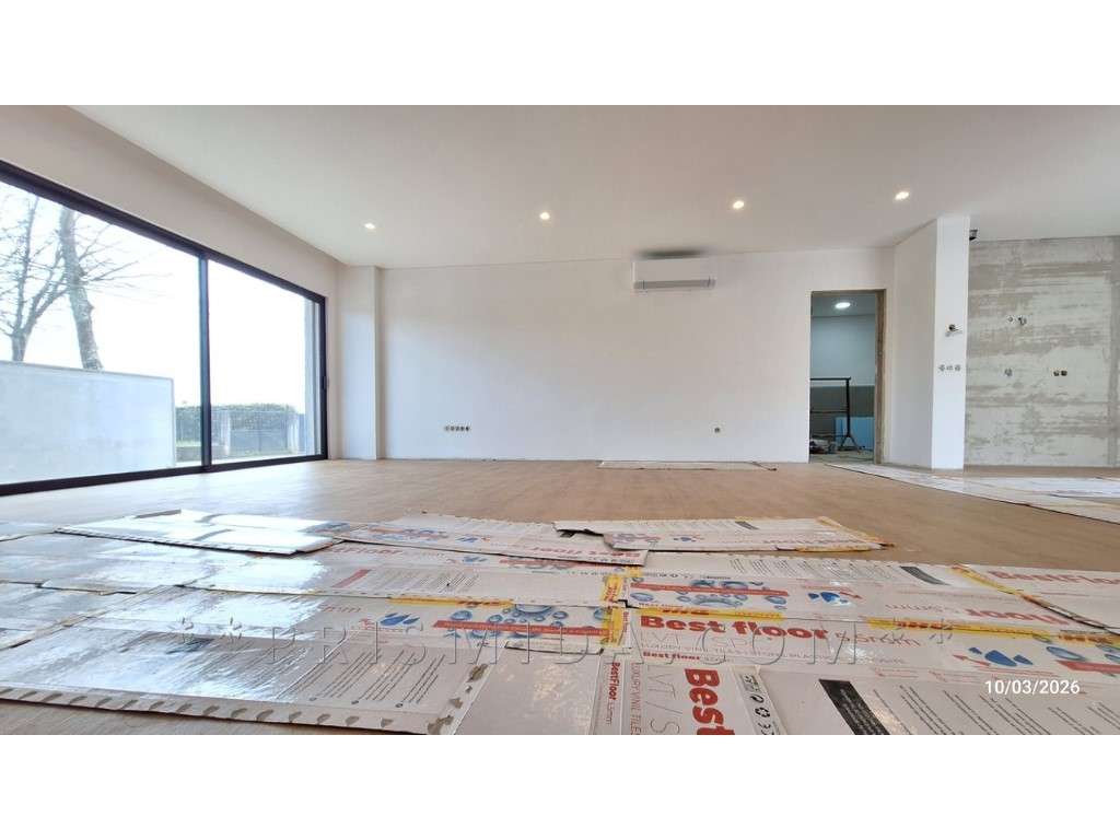 Moradia T3 RC+ANDAR de 3 frentes - Grande imagem: 4/18