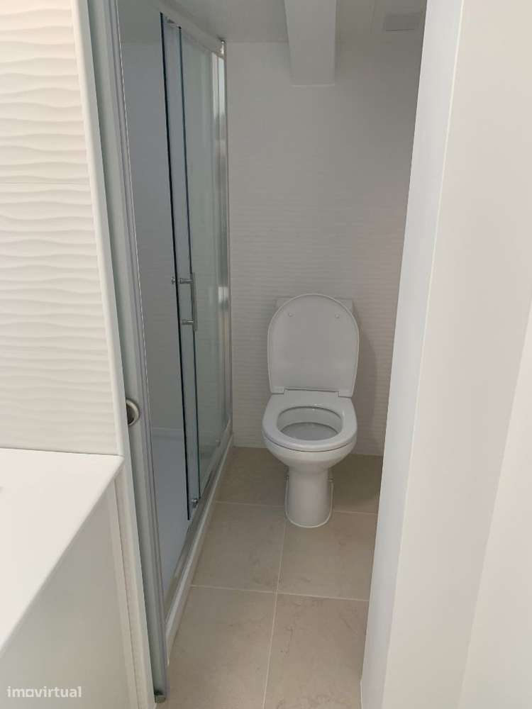 Aluga-se T0 (Sotão), Santa Clara, Coimbra - Grande imagem: 4/6