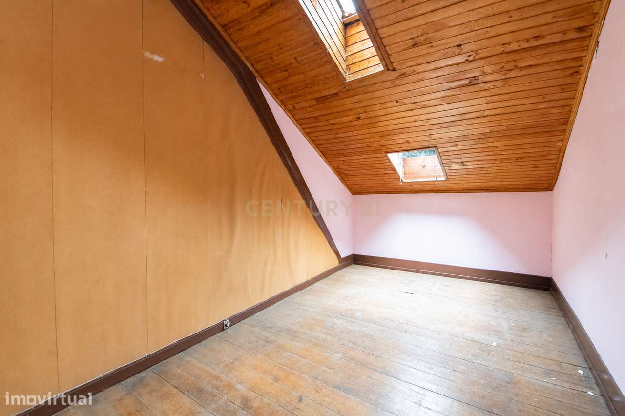 Apartamento 4 na Rua da Sofia — História, centralidade e potencial de-8