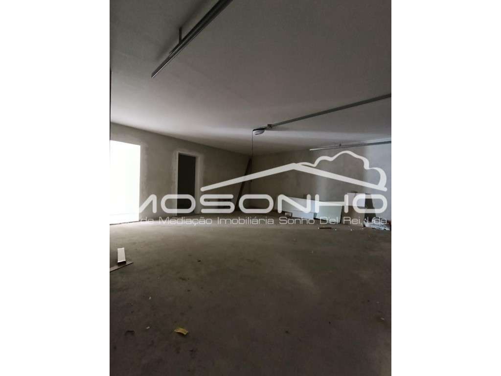 Moradia T3 de linhas modernas-16