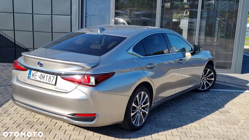 Lexus ES 300h Business Edition + - 13