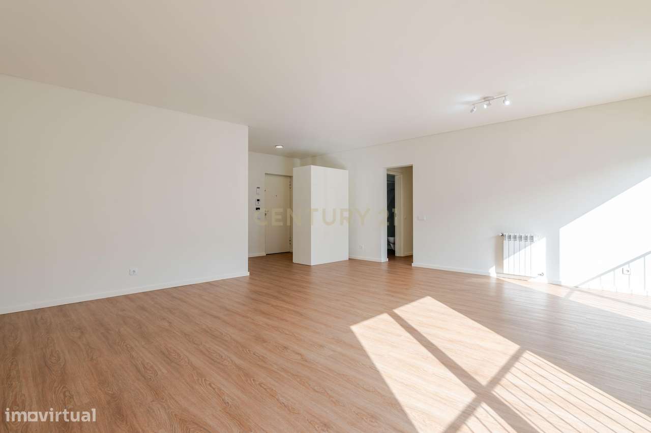 Apartamento T2 praticamente novo , nas Antas, Porto-9