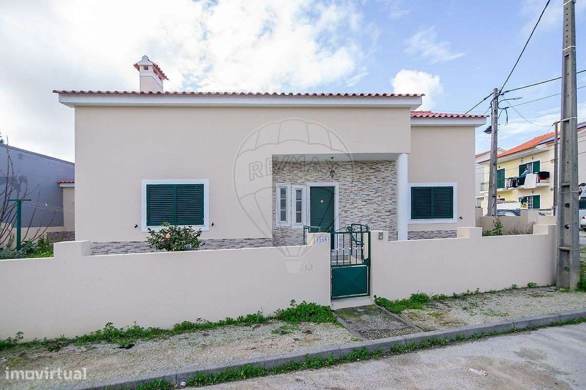 Moradia isolada T2+2 para venda na Quinta do Conde - Grande imagem: 2/4