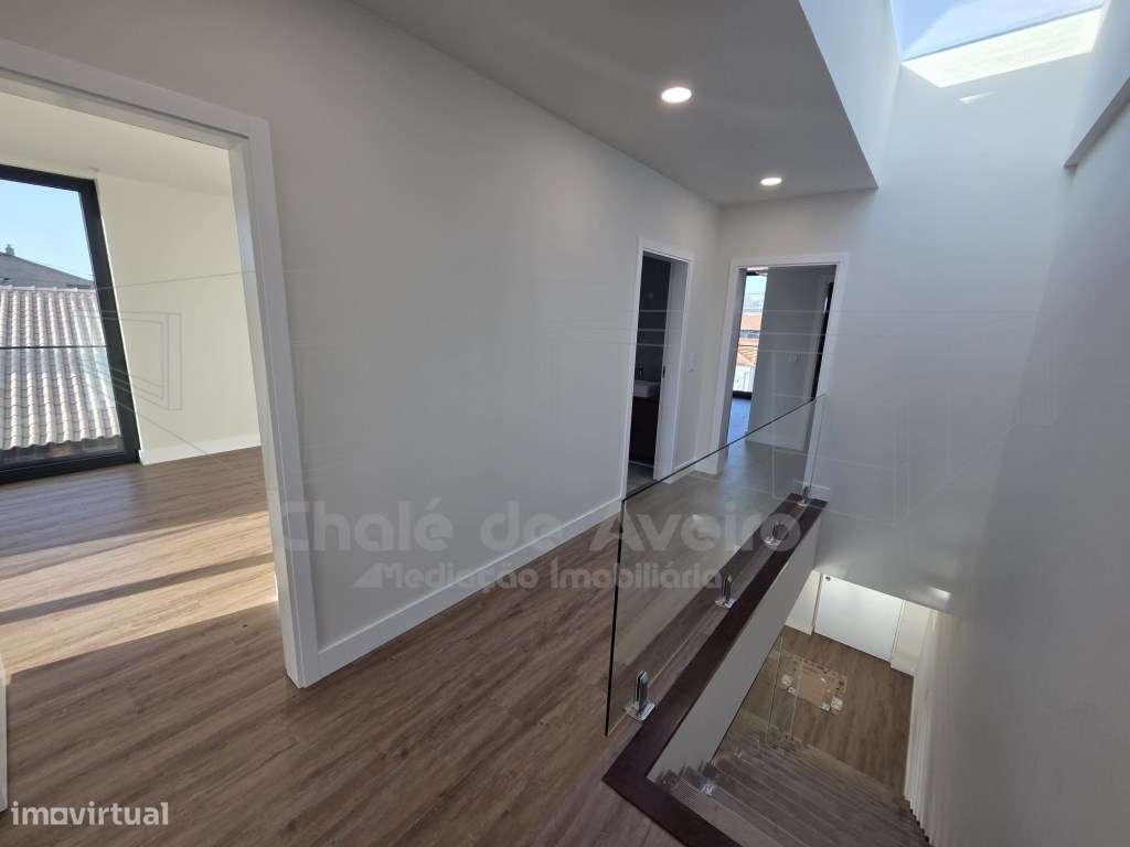 Moradia unifamiliar geminada T3, de 2 pisos, com garagem, anexos e ...-14